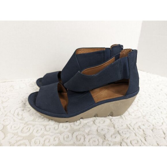 Clarks Black and Tan Wedge Sandals - Picture 8 of 13